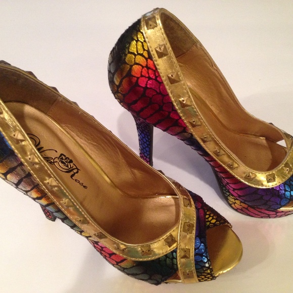 Wild Rose Multi colored size 6 heels gold stud - Picture 1 of 8